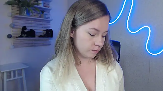 holly xglam online show from 12, 3, 2025