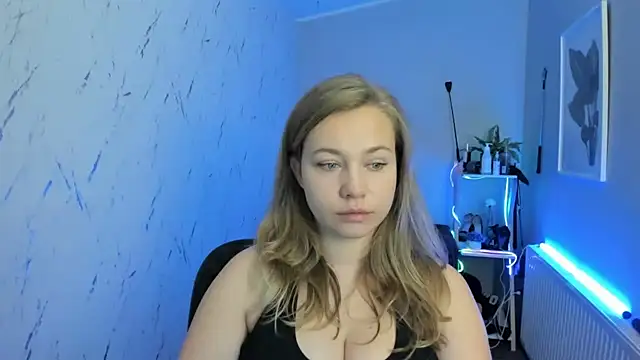 holly xglam online show from 22, 9, 2025