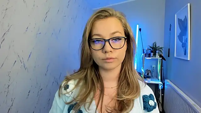 holly xglam online show from 30, 9, 2025