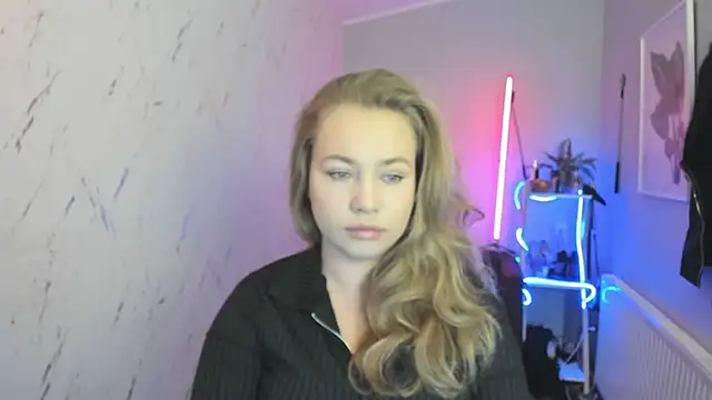 holly xglam online show from 15, 10, 2025