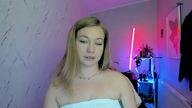 holly xglam online show from 19, 11, 2025