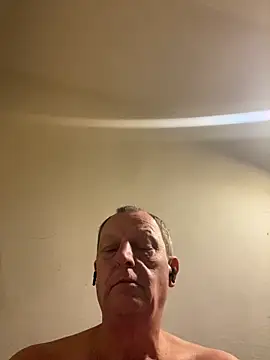 Snapshot of chubbybear2cum chatting on 14, 9, 2025 chubbybear2cum online show from 14, 9, 2025