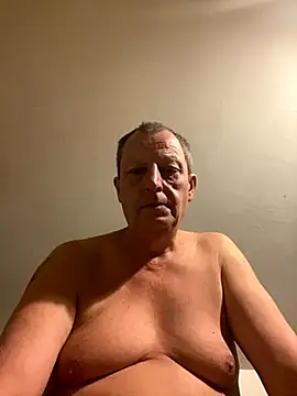Snapshot of chubbybear2cum chatting on 15, 9, 2025 chubbybear2cum online show from 15, 9, 2025
