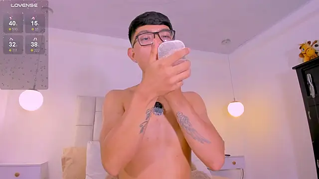Snapshot of CodyTwink chatting on 27, 5, 2026 CodyTwink online show from 27, 5, 2026
