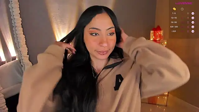 Snapshot of amber_curly chatting on 12, 12, 2024 amber curly online show from 12, 12, 2024