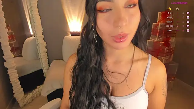 Snapshot of amber_curly chatting on 5, 1, 2025 amber curly online show from 5, 1, 2025