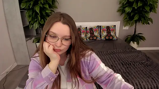 MagicPeachh  online show from 12, 11, 2025