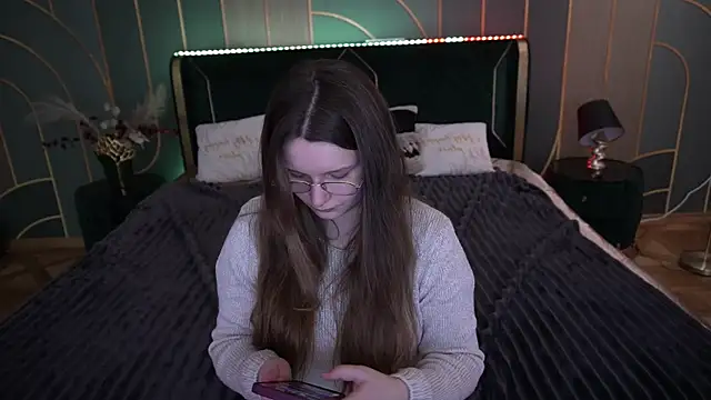 Snapshot of MagicPeachh_ chatting on 27, 11, 2025 MagicPeachh online show from 27, 11, 2025