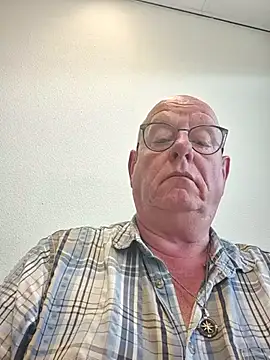 Snapshot of andrejoyfull64 chatting on 1, 7, 2026 andrejoyfull64 online show from 1, 7, 2026