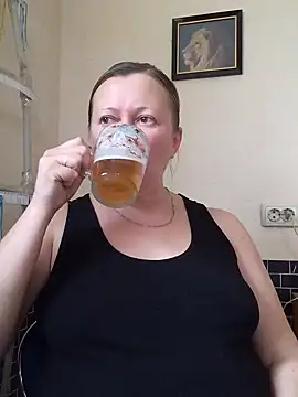 Snapshot of blondyaguar chatting on 21, 11, 2025 blondyaguar online show from 21, 11, 2025