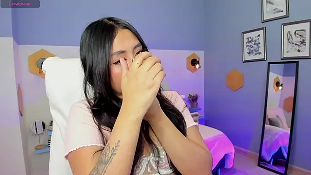 Chloe fischer  online show from 26, 11, 2025