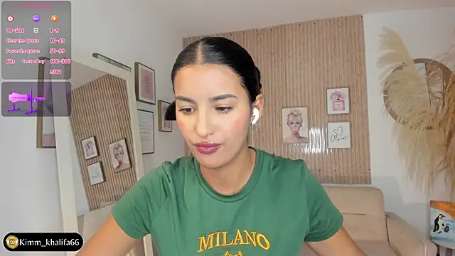 Snapshot of Kimm_khalifa chatting on 4, 3, 2025 Kimm khalifa online show from 4, 3, 2025