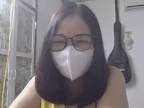 MaiHuong77 online show from 2, 11, 2025