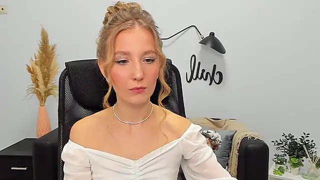 LolaWilsons online show from 8, 2, 2025