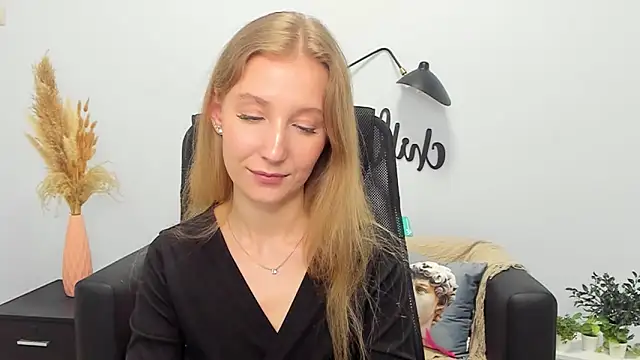 LolaWilsons online show from 6, 3, 2025