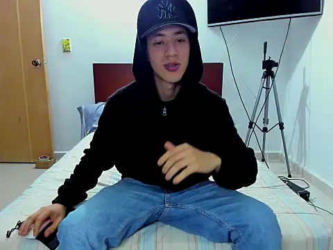 Snapshot of Chandler_ken chatting on 18, 11, 2025 Chandler ken online show from 18, 11, 2025