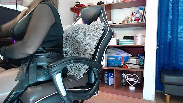 Snapshot of LiaTaylorr chatting on 10, 10, 2025 LiaTaylorr online show from 10, 10, 2025