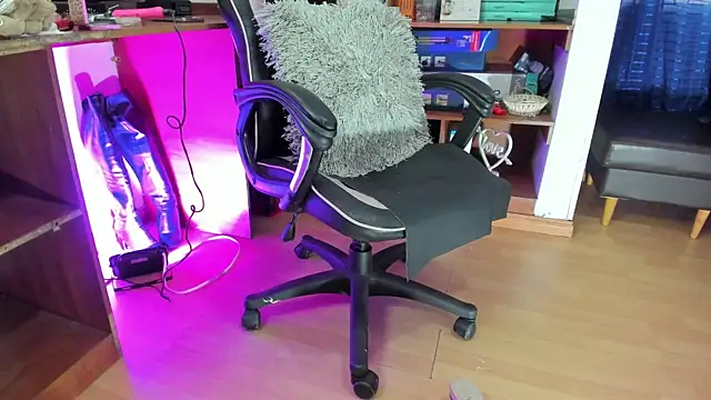 Snapshot of LiaTaylorr chatting on 14, 10, 2025 LiaTaylorr online show from 14, 10, 2025