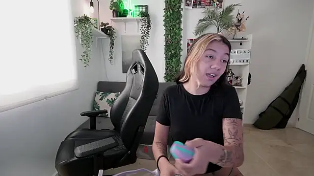 blvckbabyweed07 online show from 16, 4, 2026