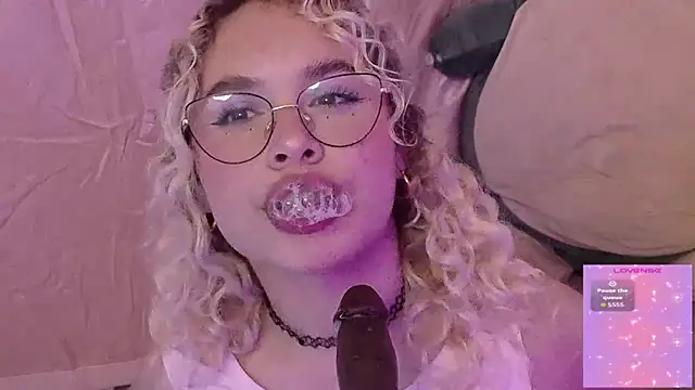 Haelycute online show from 8, 5, 2026