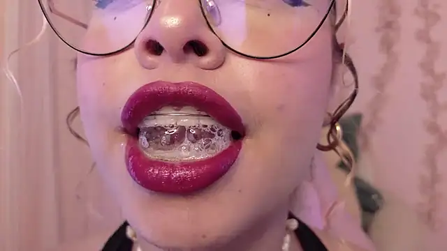 Haelycute online show from 4, 6, 2026