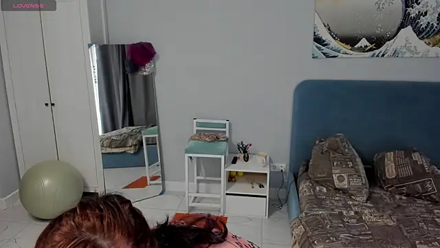 Julia  Frey online show from 2, 8, 2026