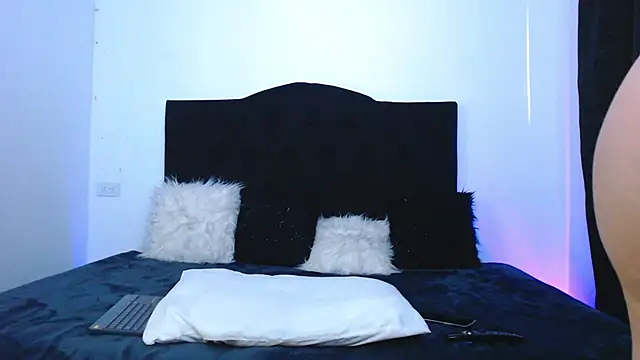 Snapshot of Jennifer_Louisee chatting on 12, 12, 2024 Jennifer Louisee online show from 12, 12, 2024