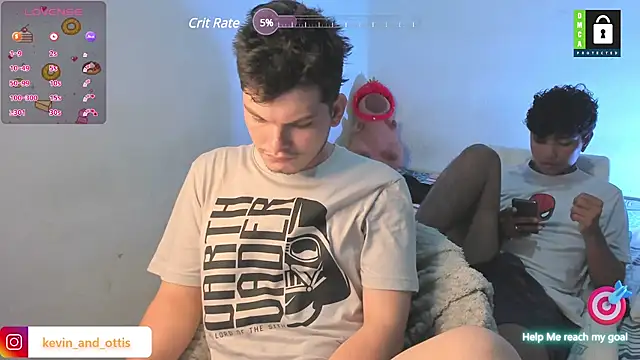 Snapshot of _Ottis_ chatting on 1, 1, 2025  Ottis  online show from 1, 1, 2025
