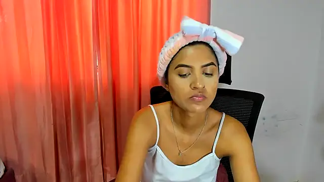 Snapshot of FalakRese chatting on 4, 10, 2025 FalakRese online show from 4, 10, 2025