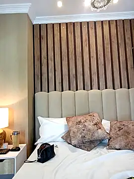 MonicaMoret online show from 1, 3, 2025