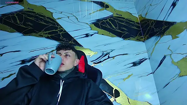 Kevin22 222 online show from 14, 3, 2025