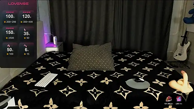 Snapshot of RoxieCrash chatting on 5, 10, 2025 RoxieCrash online show from 5, 10, 2025