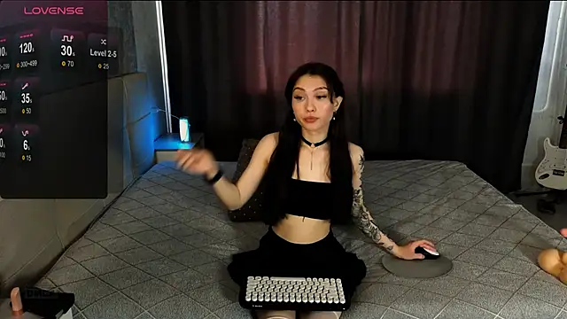 Snapshot of RoxieCrash chatting on 13, 10, 2025 RoxieCrash online show from 13, 10, 2025