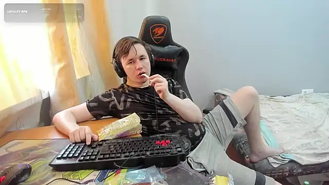 iliaskrislove online show from 28, 7, 2026