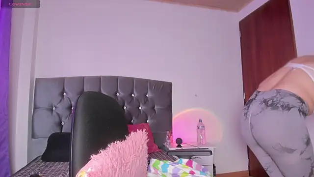 Snapshot of Veeronica_Smith chatting on 1, 10, 2025 Veeronica Smith online show from 1, 10, 2025