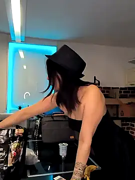 Linalicious online show from 6, 2, 2025