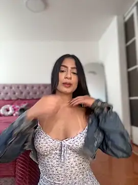 Snapshot of samantha_evans2 chatting on 7, 10, 2025 samantha evans2 online show from 7, 10, 2025