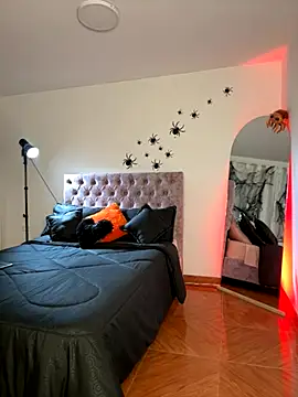 Snapshot of samantha_evans2 chatting on 24, 10, 2025 samantha evans2 online show from 24, 10, 2025