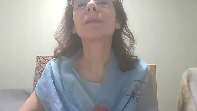 HollyJewel online show from 5, 3, 2025