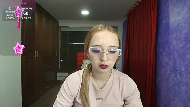 Liaroberts1 online show from 28, 12, 2024