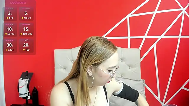 Liaroberts1 online show from 9, 1, 2025