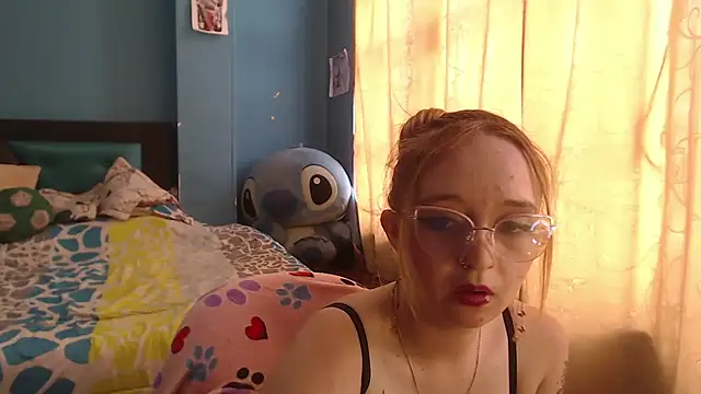 Liaroberts1 online show from 5, 2, 2025