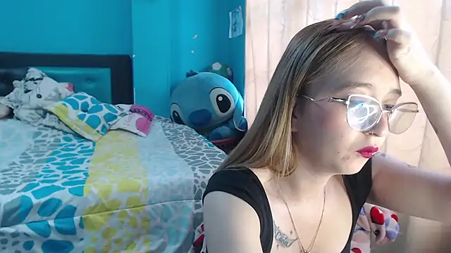 Liaroberts1 online show from 8, 2, 2025