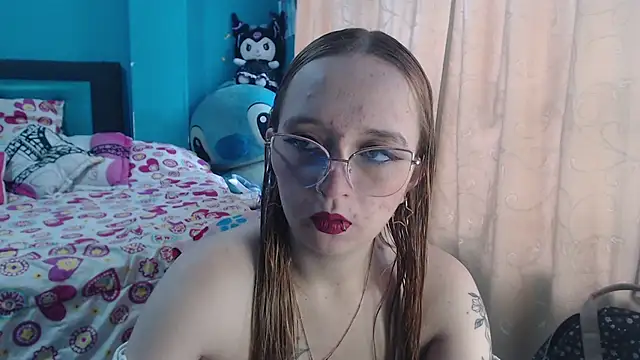 Liaroberts1 online show from 5, 3, 2025