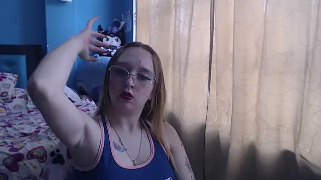 Liaroberts1 online show from 8, 3, 2025