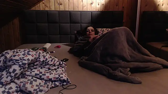 BoeseMoni1998 online show from 20, 2, 2025