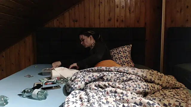 BoeseMoni1998 online show from 9, 3, 2025