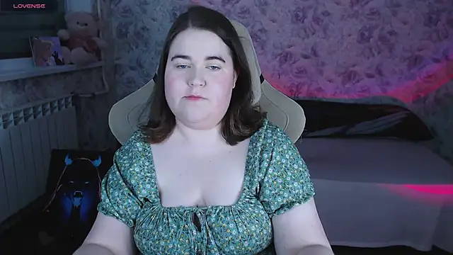 Estelle Hicks online show from 2, 5, 2026