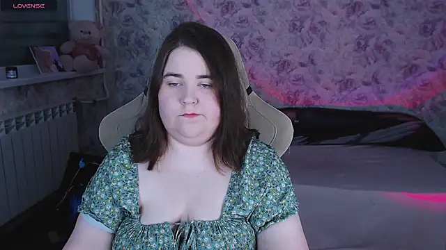 Estelle Hicks online show from 6, 5, 2026