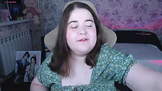 Estelle Hicks online show from 28, 7, 2026